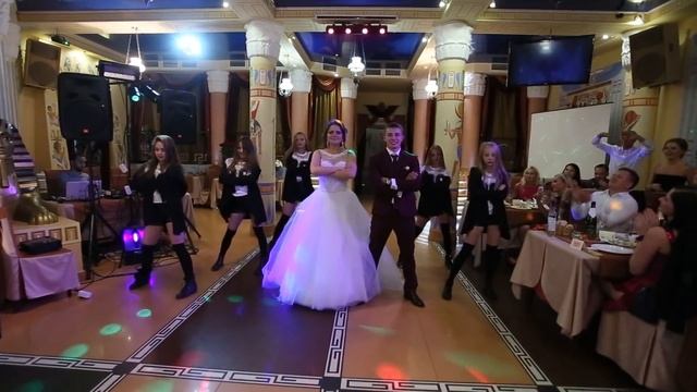 Свадебный танец жениха и невесты. Танец Мигеля на Свадьбе (Apashe – No Twerk (ft Panther x Odalisk) смотреть онлайн