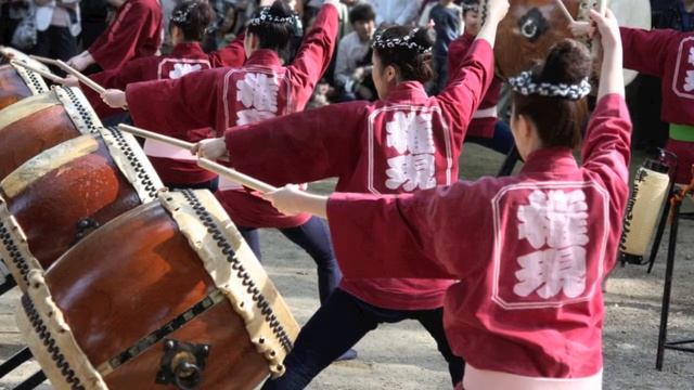 Звук удара барабана под оркестре, судный день, музыка для завершения действия, Thump of the drum смотреть онлайн