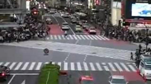 Пешеходный переход в Японии смотреть онлайн