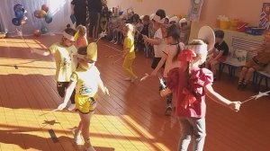 День Космонавтики.
Танец звёздочек (2 младшая группа "Колокольчик")