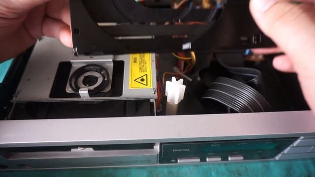 Odtwarzacz CD rodzimej produkcji - Fonica CDF 002 смотреть онлайн
