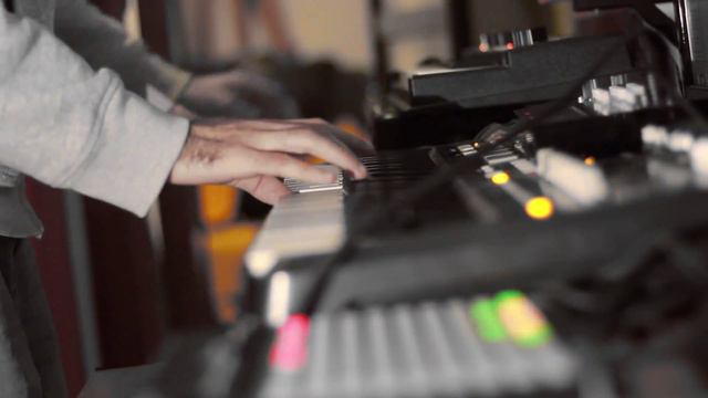 Room jamming #1: Microkorg XL + Volca keys + Ableton 9 смотреть онлайн