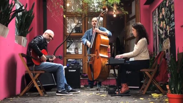 Like Someone In Love (Jimmy Van Heusen) - Michel Leme, Louise Woolley e Richard Metairon смотреть онлайн