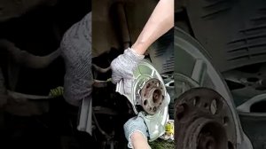 Замена задних пыльников тормозных дисков Мерседес W211.  Ремонт машин, тормозная система.