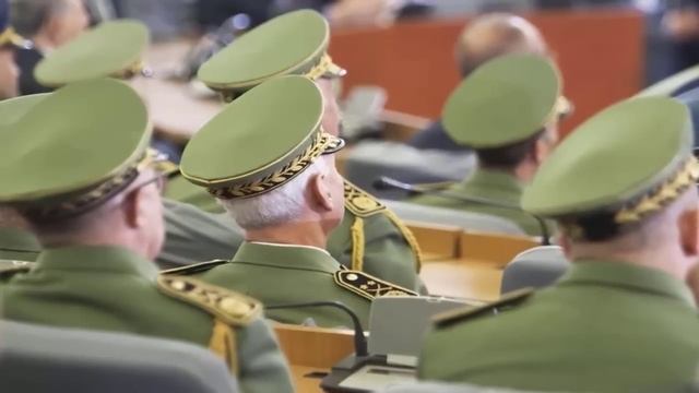 Yacoub Belhasni dévoile les pratiques mafieuses des hauts gradés de l’armée algérienne смотреть онлайн