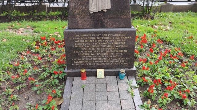 Рождественский бульвар летом очень красивый и зелёный, и где старина соседствует с новым #Moscow смотреть онлайн