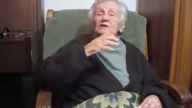 Сара Погреб читает стихотворение "Кипарис" смотреть онлайн