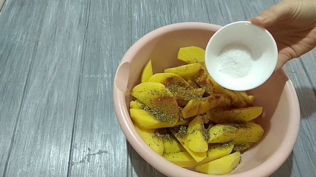 Курочка с картофелем в духовке.Картофель по деревенски.@user-wv6vr2zm3f смотреть онлайн