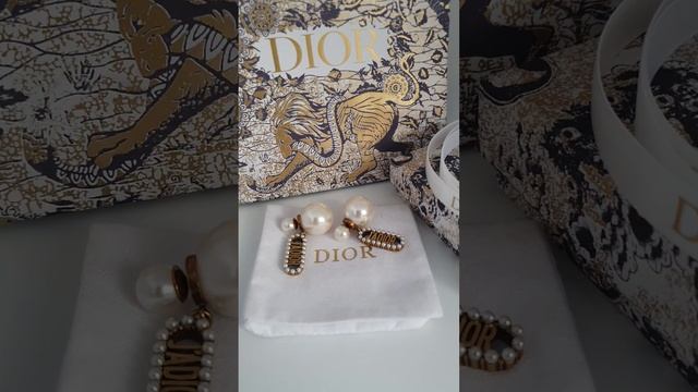 Серьги пусеты в стиле dior с жемчугом, буквами J"ADIOR смотреть онлайн