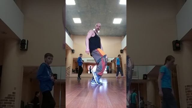 ШАФЛ ОБУЧАЛКА ДЛЯ НОВИЧКОВ/ РАЗБОР ДВИЖЕНИЯ КИК / ОБУЧЕНИЕ ТАНЦАМ ИЗ ТИК ТОК ТРЕНДОВ 2021 смотреть онлайн