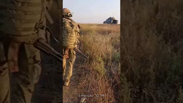 Подбитые и брошенные БМП Bradley ВСУ на Запорожском направлении. смотреть онлайн