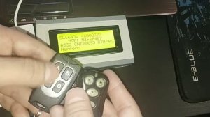 Универсальный брелок для автосигнализаций UCAR v1.1 с алгоритмическим воспроизведением кода