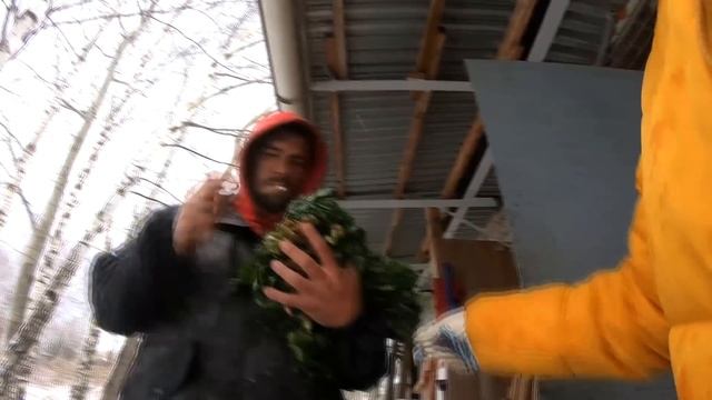 ВСКРЫЛИ ПОЛ В ГАРАЖЕ И ОХРЕНЕЛИ! смотреть онлайн