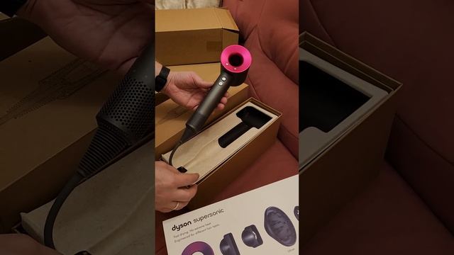 Фен Dyson HD08 , 5 магнитных насадок. смотреть онлайн