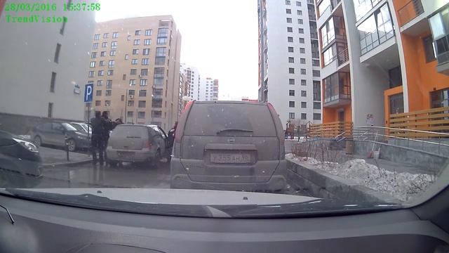 Водителю загородившему выезд из двора, кавказцы проломили голову смотреть онлайн