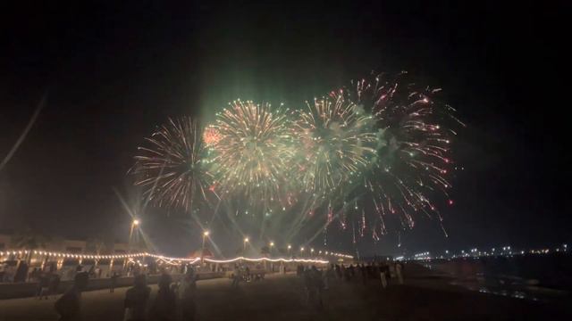 Fire works at Umberlla Beach Fujaira on Eid Day 🌙 #duabi #fujairah #umberllabeach #triplife смотреть онлайн