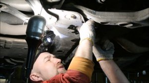 Toyota RAV4 2006 2.0 Замена резинок стабилизатора