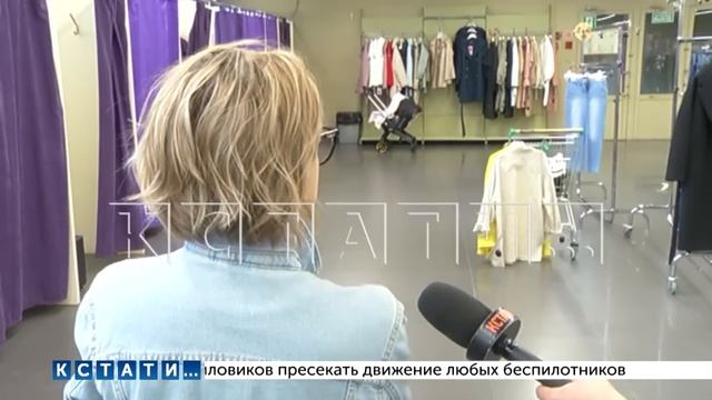 Мужчина средних лет подглядывает за девочками и девушками в примерочных кабинках торговых центров смотреть онлайн
