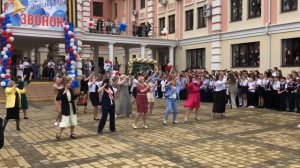 Флешмоб учителей на Последний звонок-2023. Геленджик, МАОУ СОШ 6 имени Евдокии Бершанской