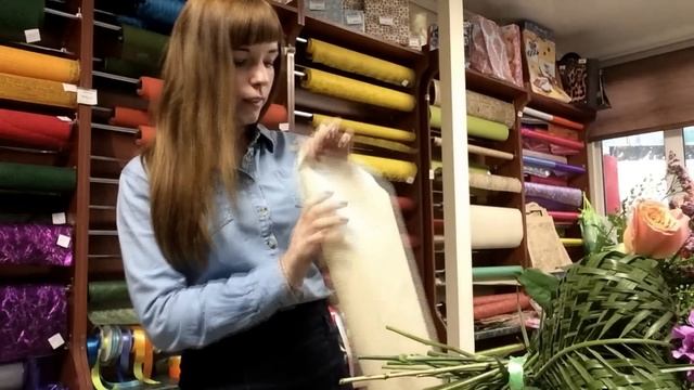 Урок флористики. Плету из робелини + Упаковка букета смотреть онлайн