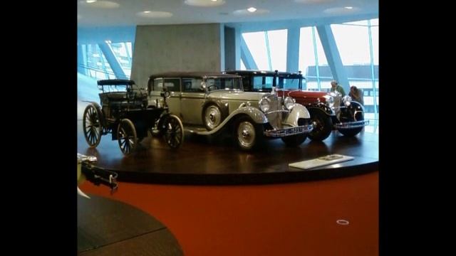 Mercedes--Benz Museum в Штутгарте смотреть онлайн