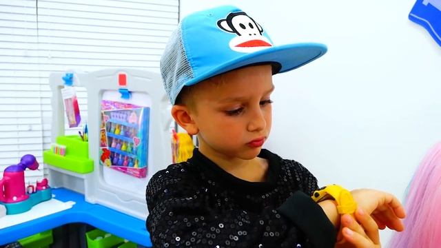Vlad dan Nikita pura pura memainkan makeup mainan смотреть онлайн
