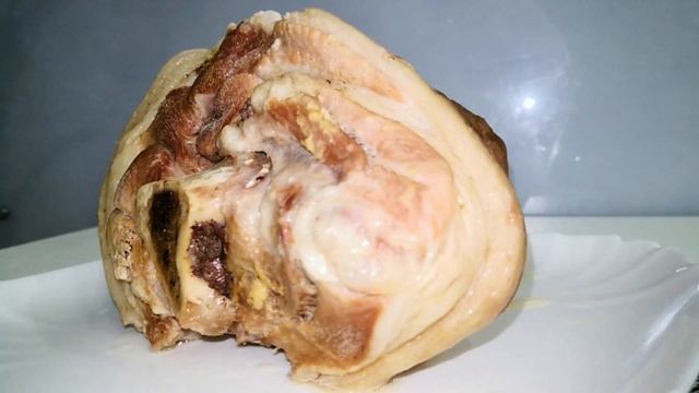 Сочный мясной рулет / Показываю что можно приготовить из рульки смотреть онлайн