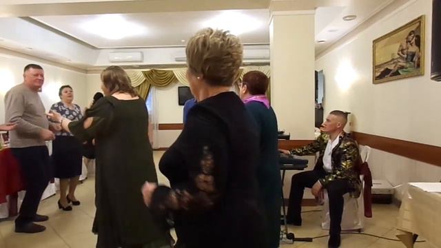 Два кусочка колбаска на юбилее 70 лет смотреть онлайн