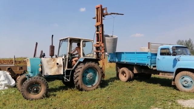 Разгрузка канализационных колец карой на юмз-6