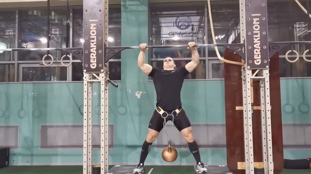 Подтягивания с гирей 50 кг. Золотой стандарт на максимум смотреть онлайн