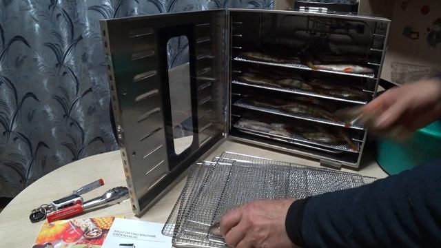 Рыбный деликатес.Как завялить окуня в дегидраторе смотреть онлайн