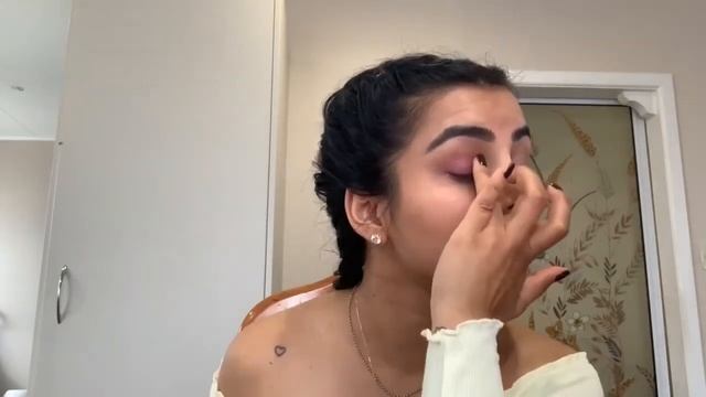 Super Easy Glow Makeup with Wing Eyeliner смотреть онлайн