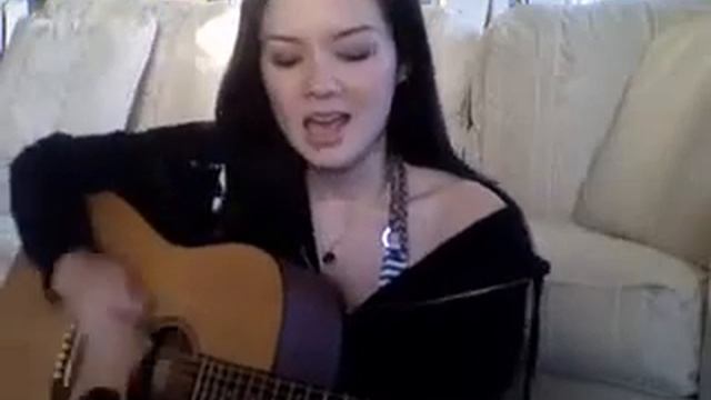 Девка поет под гитару.flv смотреть онлайн