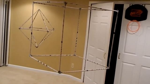 Floating Newspaper Platonic Solids смотреть онлайн