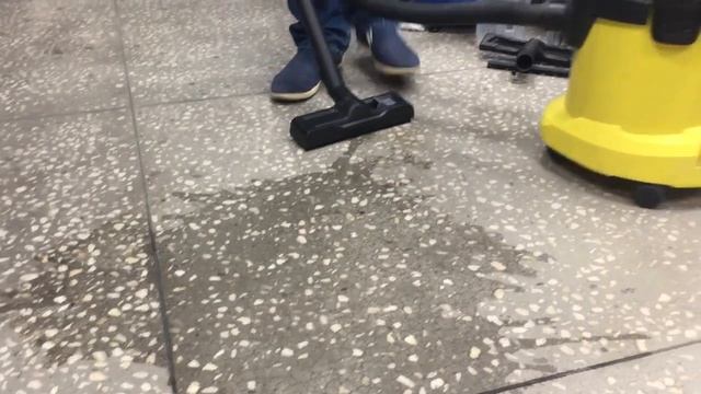 Пылесос Керхер может собирать воду до 17л