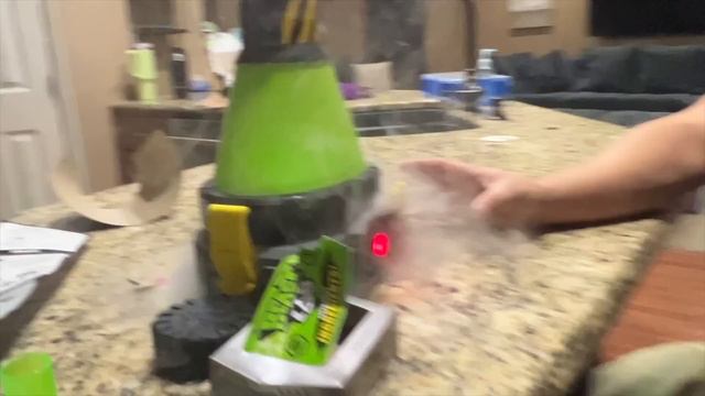 Caleb's BEAST LAB! Caleb and DAD Learn About Science Experiments with Beast Lab SHARK BEAST CREATOR смотреть онлайн