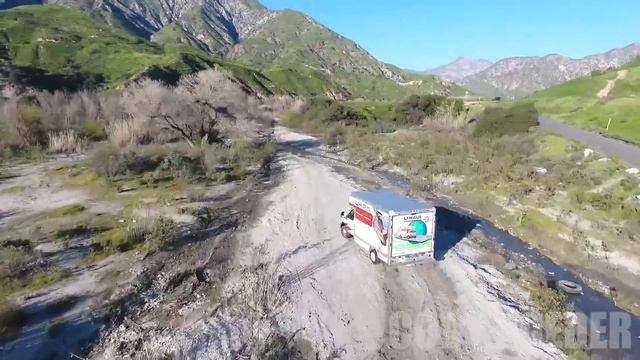 BAIT TRUCK PRANK IN CRAZY PIT!! THIEF KNOCKED OUT!! смотреть онлайн