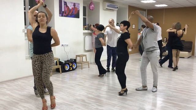Кубинская сальса от Алайна. Средняя группа. Школа танцев A4G Dance смотреть онлайн
