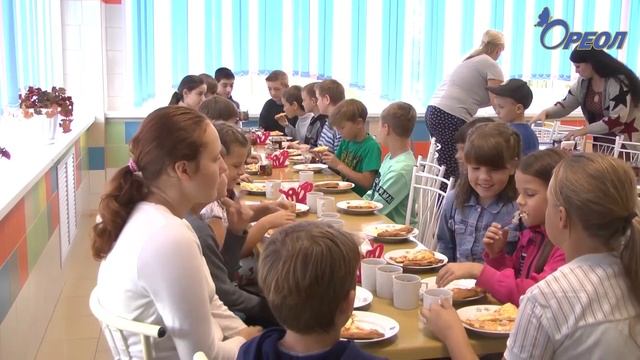 В Сланцевском Центре «Мечта» состоялся праздник для детей «Здравствуй школа» смотреть онлайн