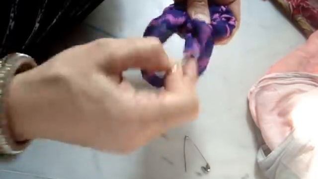 सिर्फ SAFETY PIN - पुरानी साड़ी और दुपट्टा से बनाए - ROUND floor mat /door mat /area rug/ USE SAREE смотреть онлайн