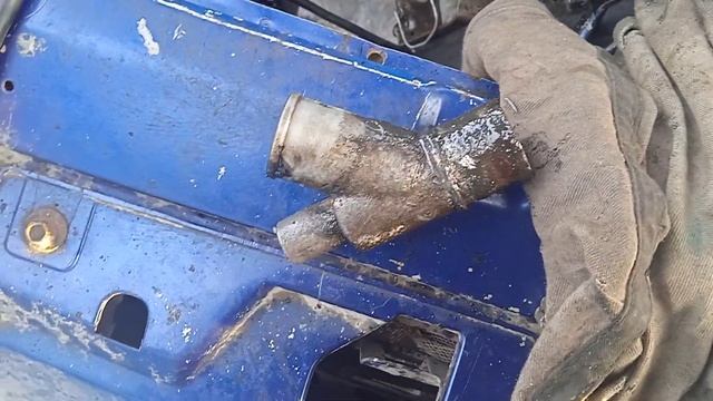 замена сапунного штуцера тройника или устранение течи масла с тройника сапуна ВАЗ смотреть онлайн