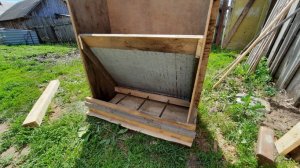 Сделал деревянную бункерную кормушку поросятамmp4