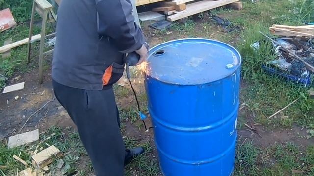 Бочка 200 литров для полива.Как открыть аккуратно крышку смотреть онлайн