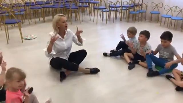Пальчиковая гимнастика Тучки смотреть онлайн