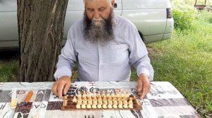 Метод Стоянова. Маточное молочко в маточниках с личинкой.