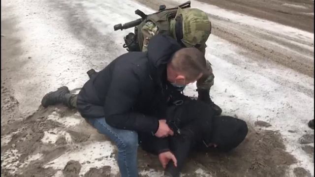 Видео ЦОС ФСБ России о пресечении деятельности подпольных оружейных мастерских смотреть онлайн