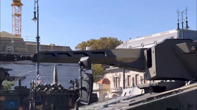 The German defense giant launched production of the new Lynx IFV in Hungary смотреть онлайн