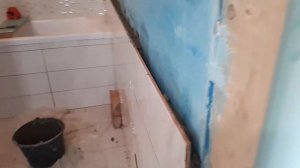 Укладка плитки на неровную стену. Не повторять!!!