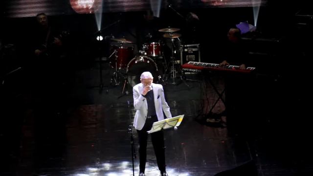 Вахтанг Кикабидзе "Песня о Друге" live in Cgernihiv смотреть онлайн