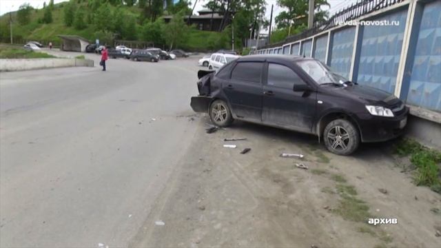 По просьбам трудящихся. В Ревде завод НЛМК-Урал расширил автомобильную парковку у проходной смотреть онлайн